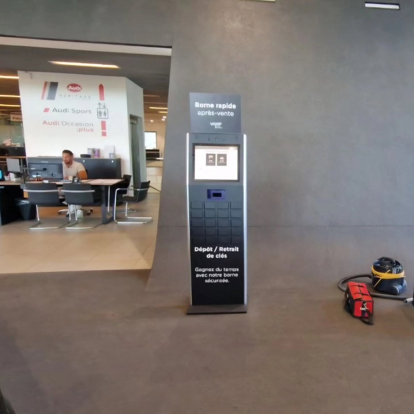 Borne à clés connectée installée chez Audi Mougins
